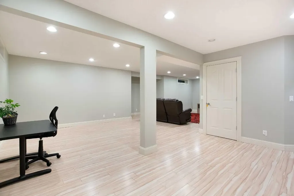 90 Discovery Ridge Road SW Calgary AB T3H 4R4