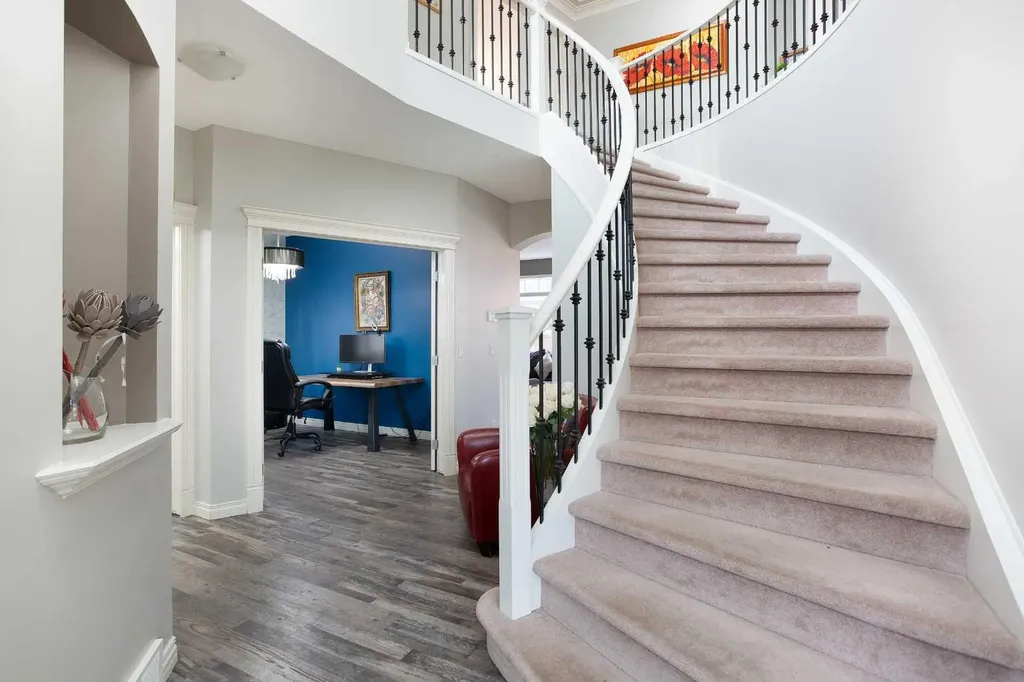 90 Discovery Ridge Road SW Calgary AB T3H 4R4