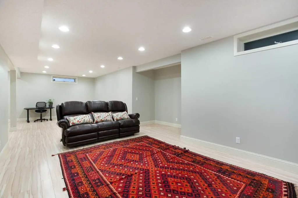 90 Discovery Ridge Road SW Calgary AB T3H 4R4