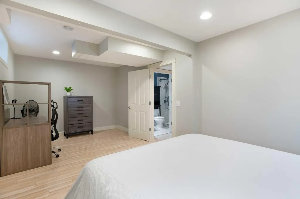 90 Discovery Ridge Road SW Calgary AB T3H 4R4