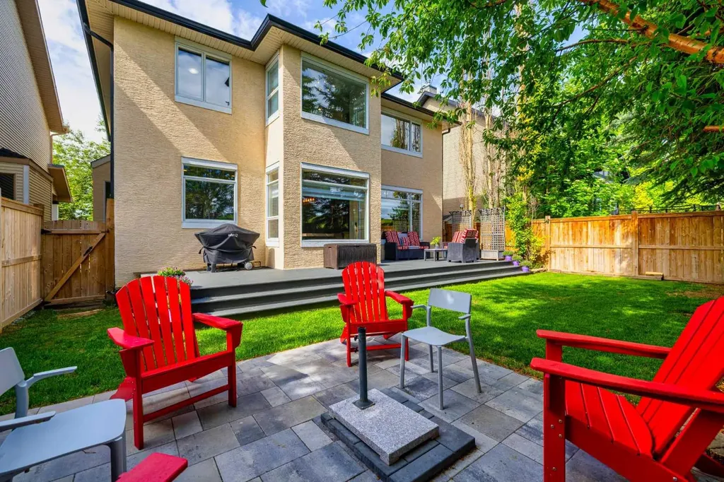 90 Discovery Ridge Road SW Calgary AB T3H 4R4