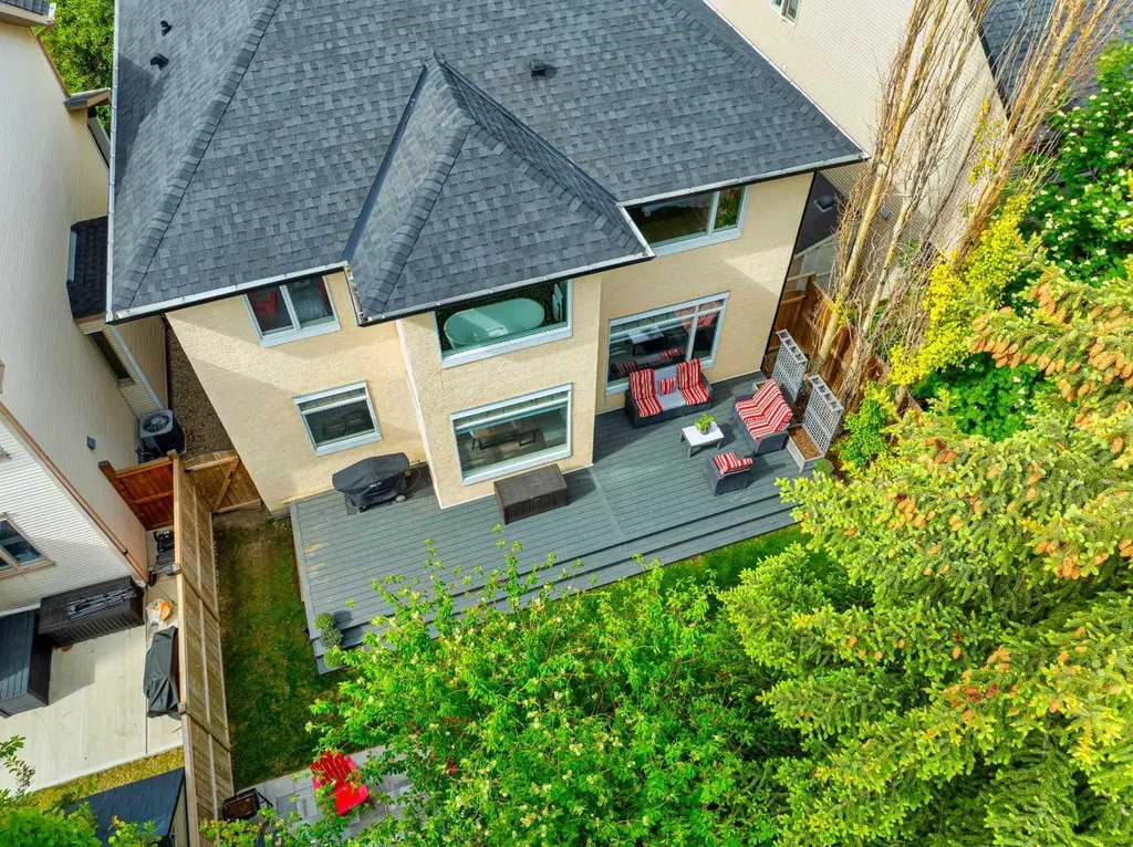 90 Discovery Ridge Road SW Calgary AB T3H 4R4