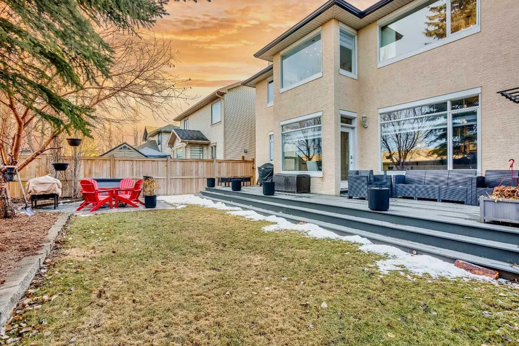 90 Discovery Ridge Road SW Calgary AB T3H 4R4