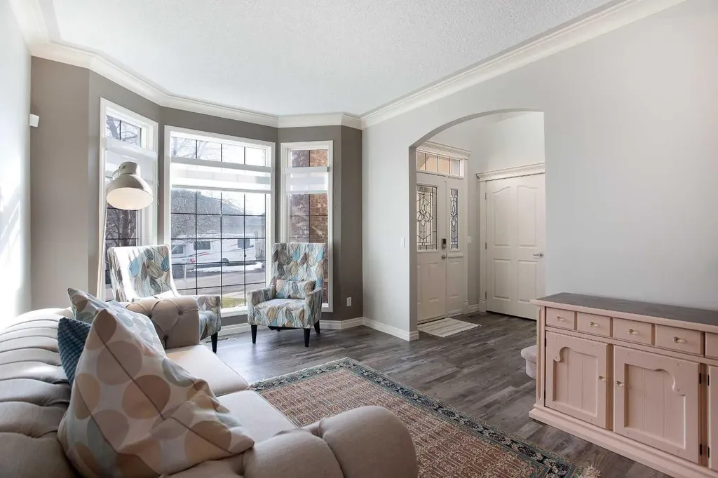 90 Discovery Ridge Road SW Calgary AB T3H 4R4
