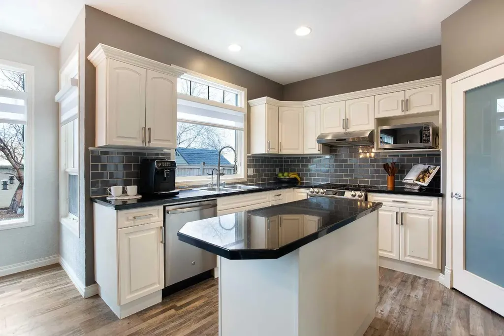 90 Discovery Ridge Road SW Calgary AB T3H 4R4