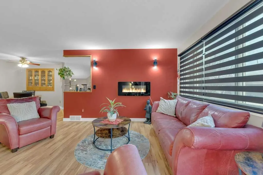 4904 43 Street Ponoka AB T4J 1C2