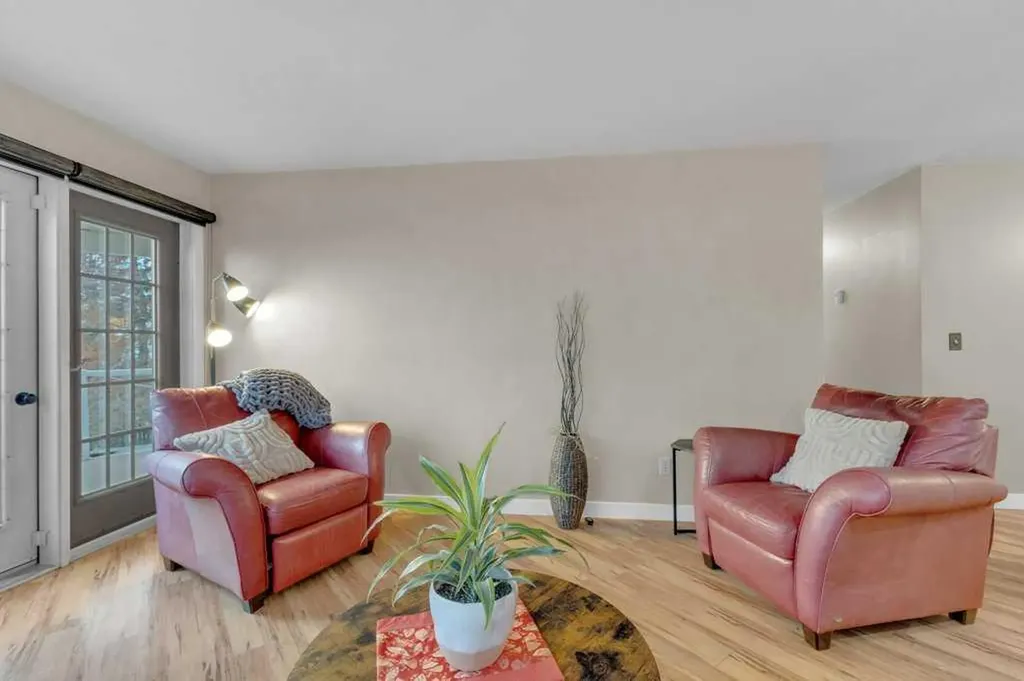 4904 43 Street Ponoka AB T4J 1C2
