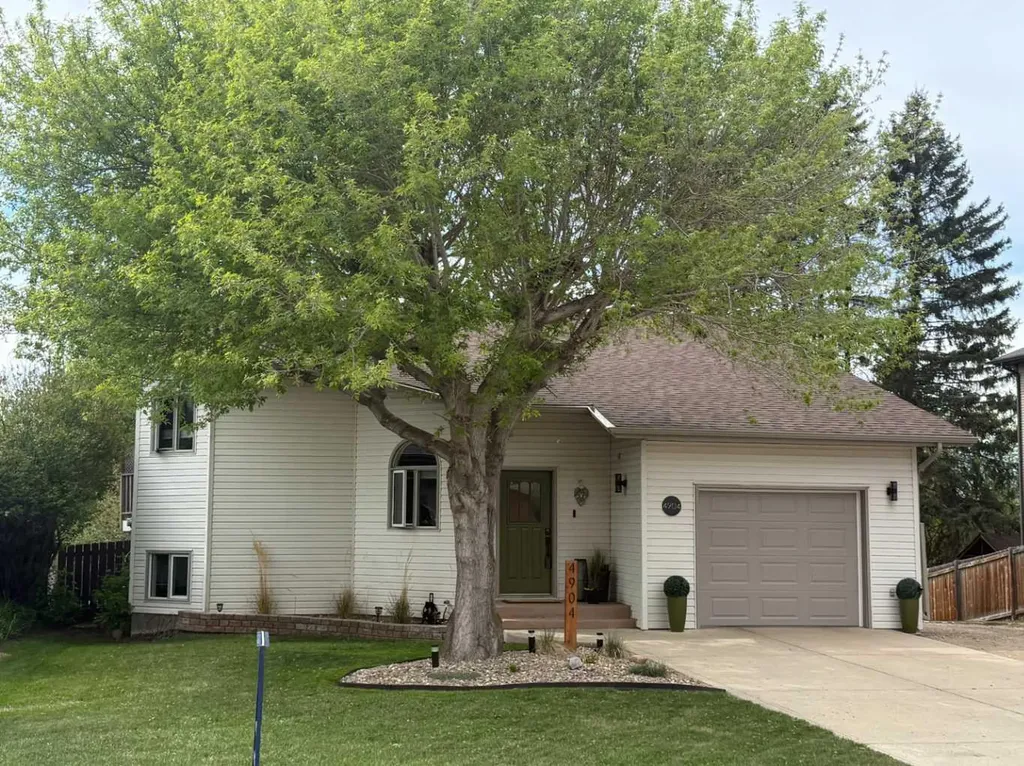 4904 43 Street Ponoka AB T4J 1C2