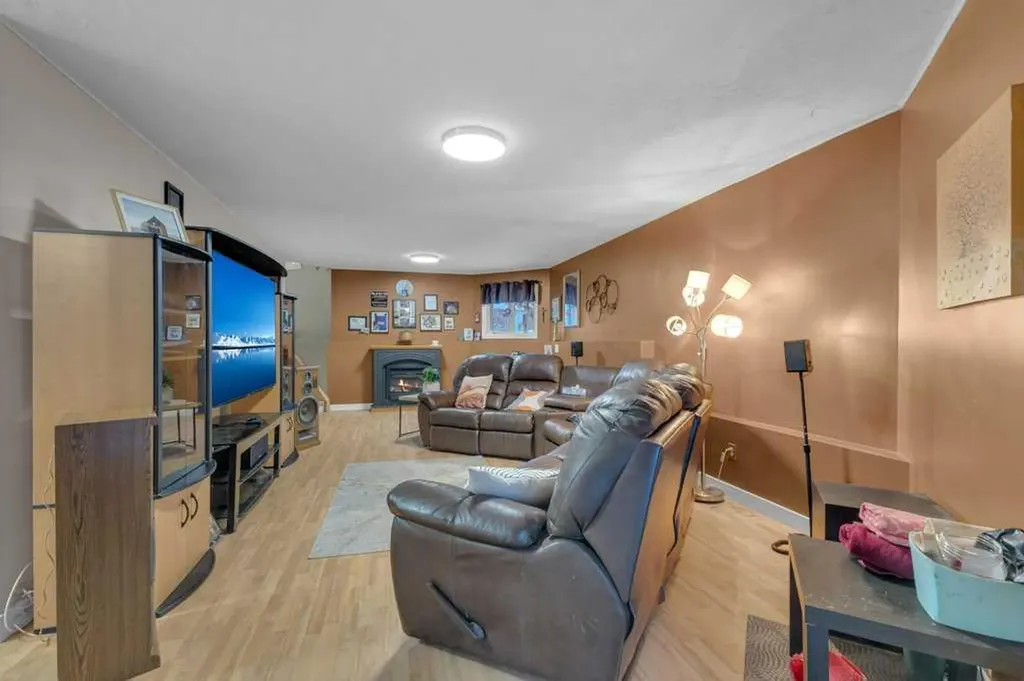 4904 43 Street Ponoka AB T4J 1C2