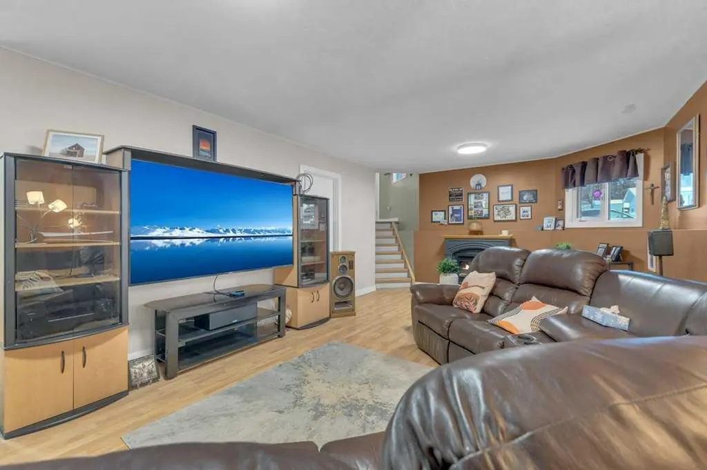 4904 43 Street Ponoka AB T4J 1C2