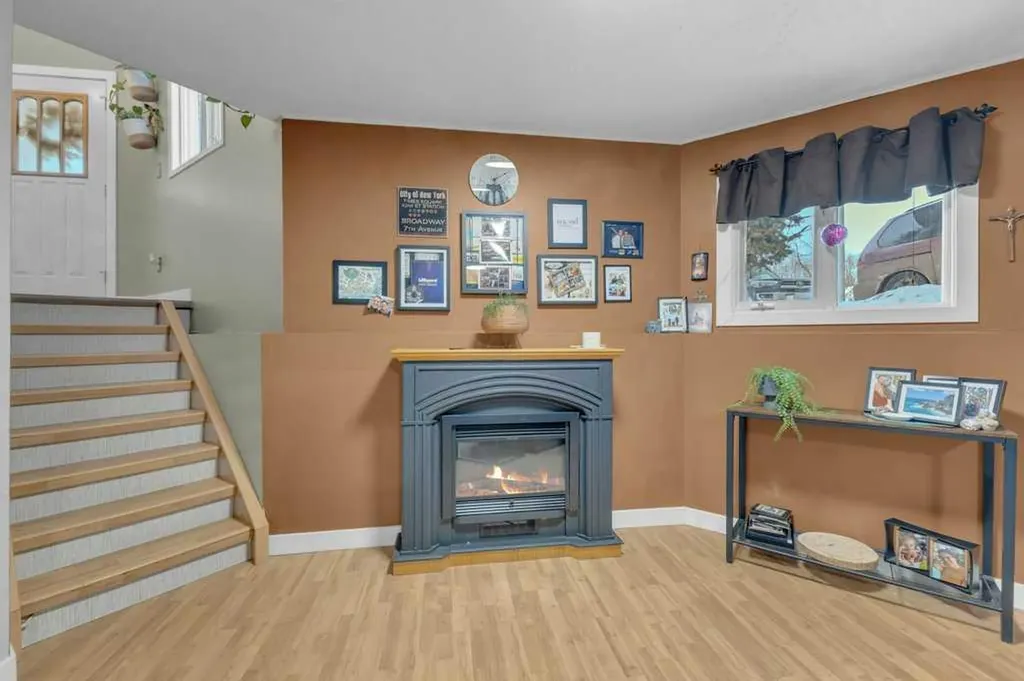 4904 43 Street Ponoka AB T4J 1C2