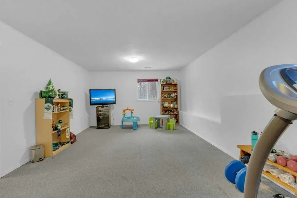 4904 43 Street Ponoka AB T4J 1C2