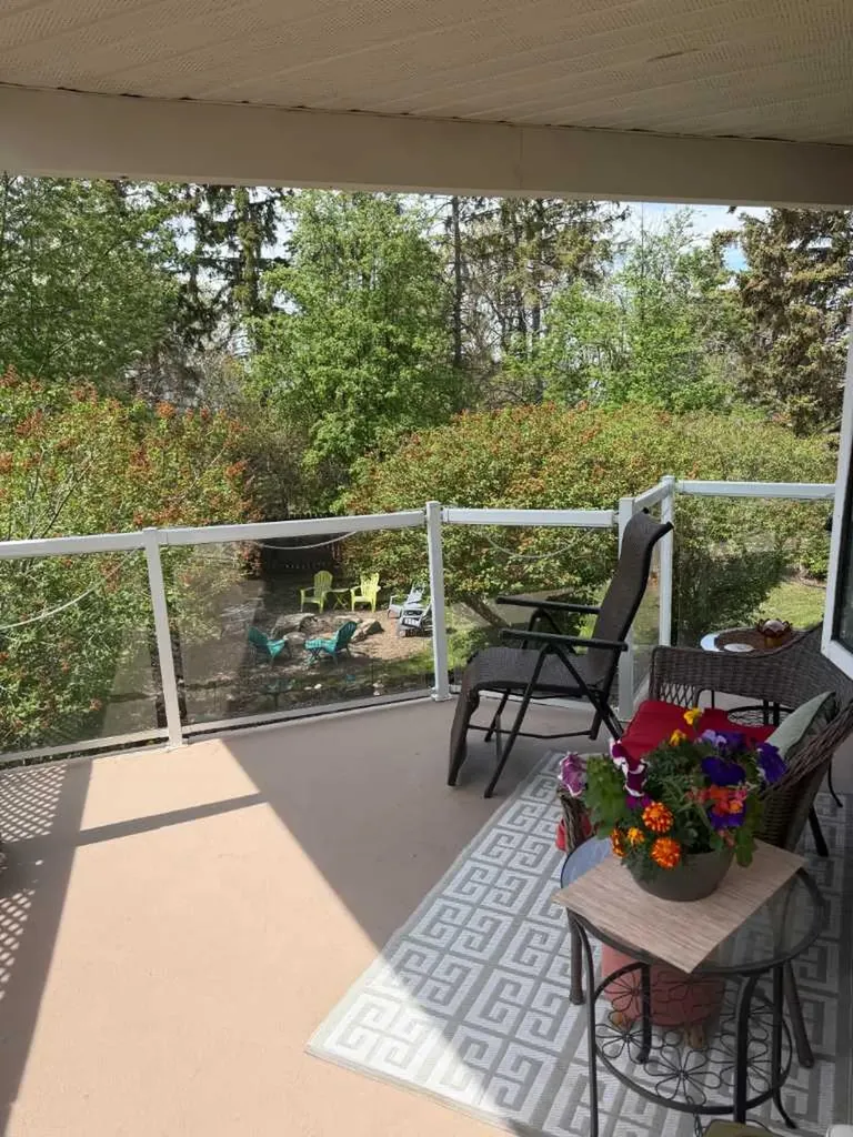 4904 43 Street Ponoka AB T4J 1C2