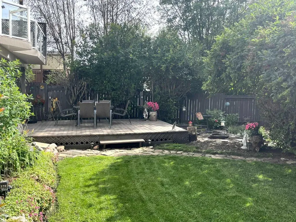 4904 43 Street Ponoka AB T4J 1C2