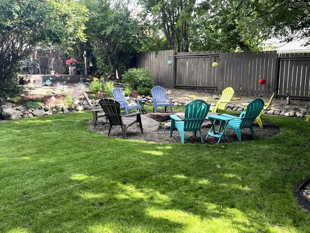 4904 43 Street Ponoka AB T4J 1C2