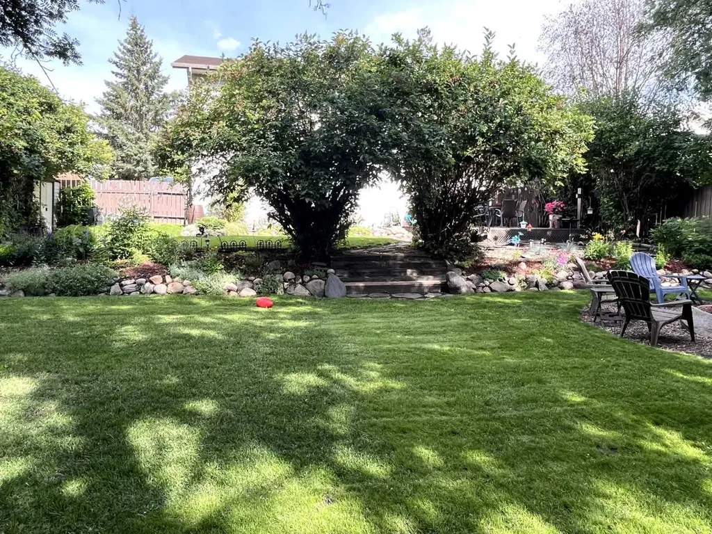4904 43 Street Ponoka AB T4J 1C2