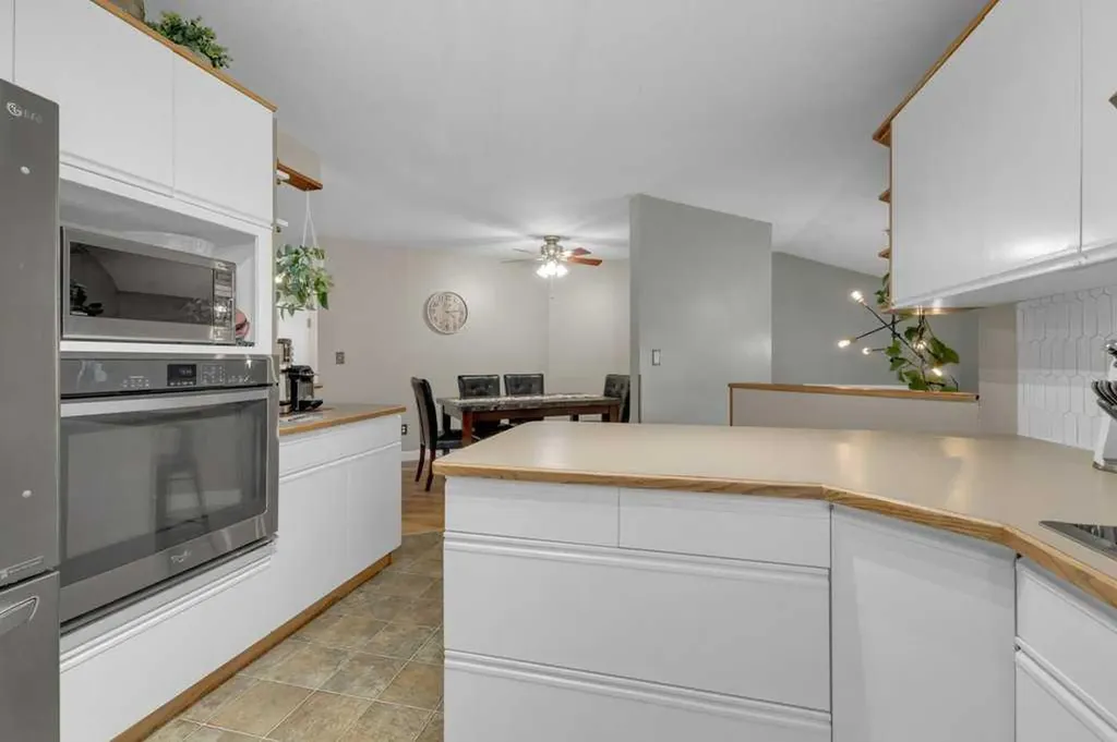 4904 43 Street Ponoka AB T4J 1C2