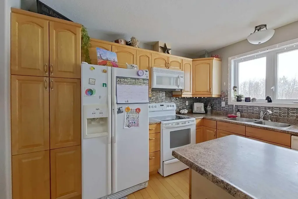 74120 100 Range Road Kinuso AB T0G 2K0