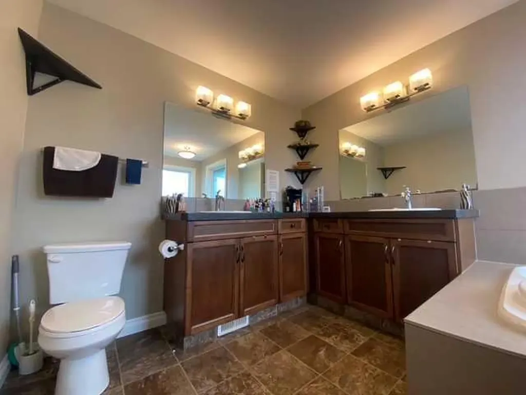 5722 45 Avenue Close Rocky Mountain House AB T4T 0B5
