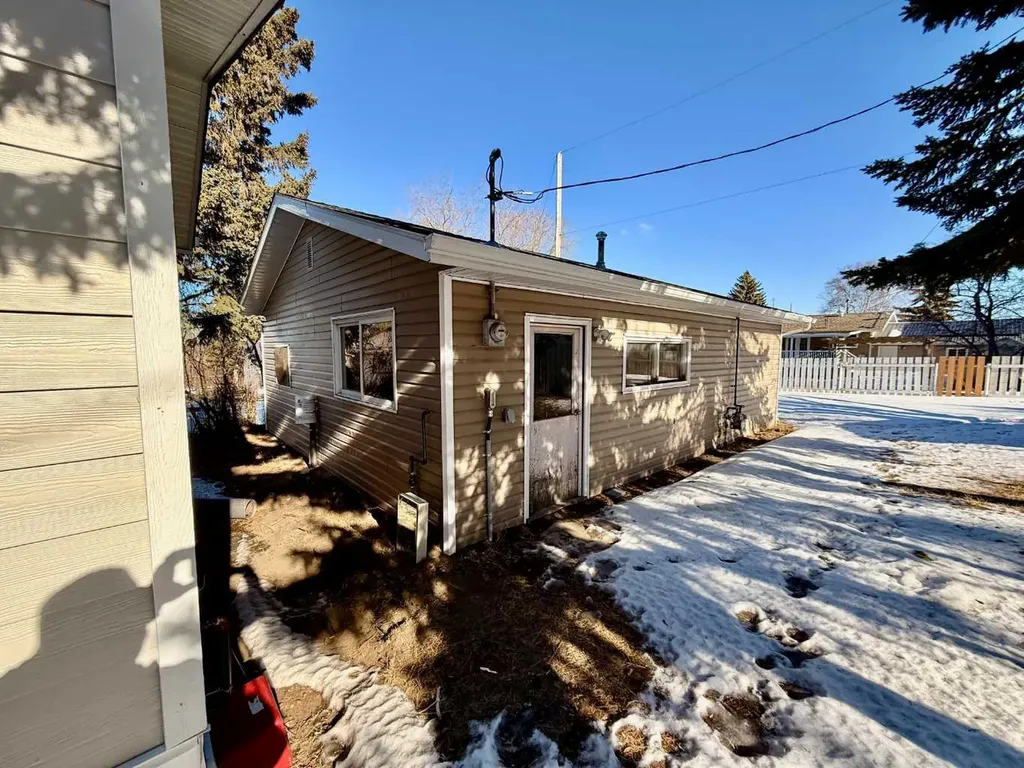 5019 49 Street Amisk AB T0B 0B0