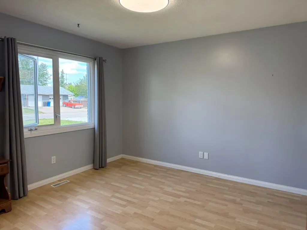 11721 103 Avenue Fairview AB T0H 1L0