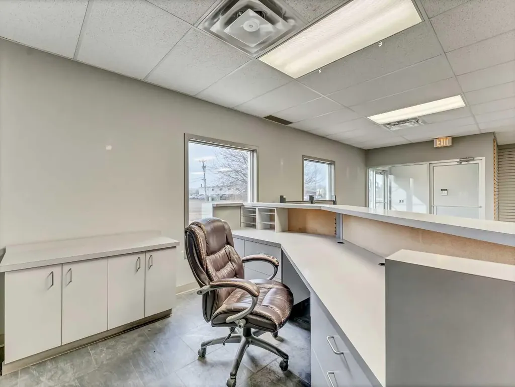 1782 32 Street SW Medicine Hat AB T1B 4A6