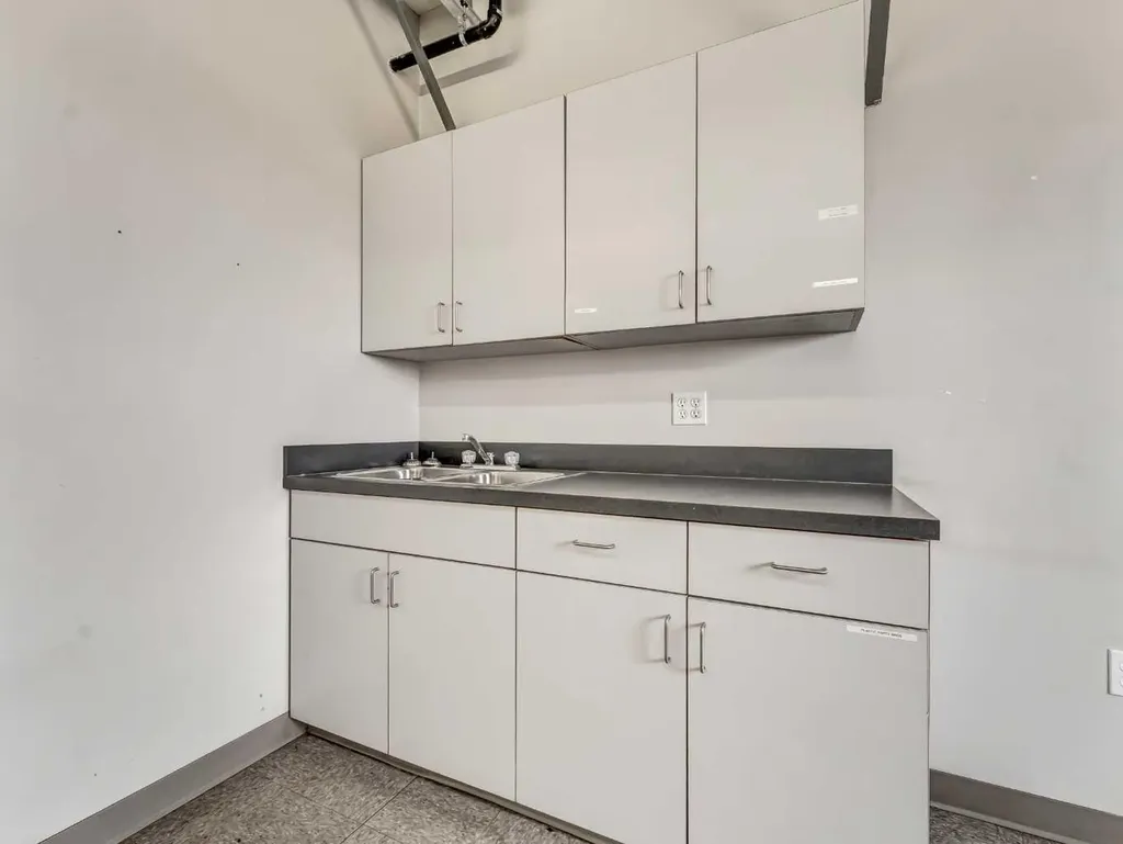 1782 32 Street SW Medicine Hat AB T1B 4A6