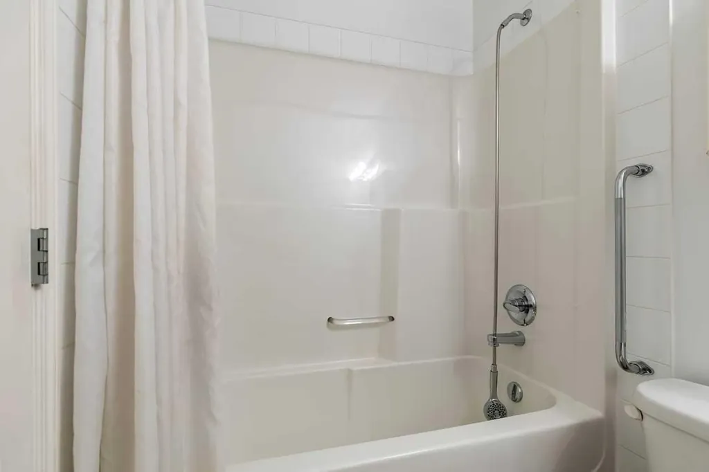 2022 Canyon Meadows Drive SE Calgary AB T2J 7H1