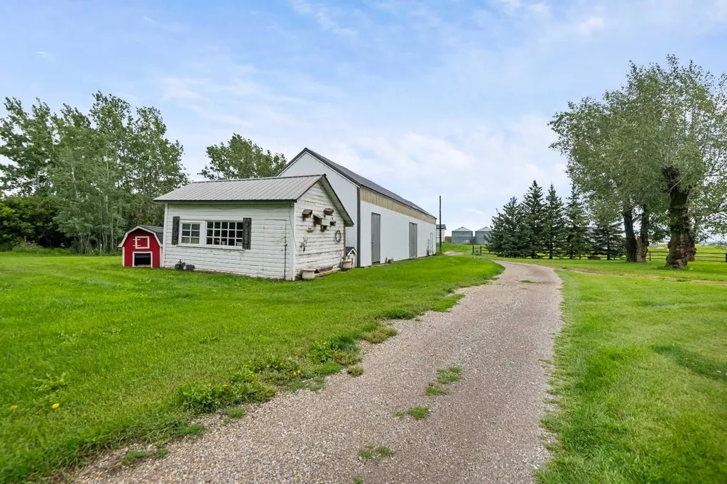 33194 Twp Road 284 Rural Rocky View County AB T0M 1L0