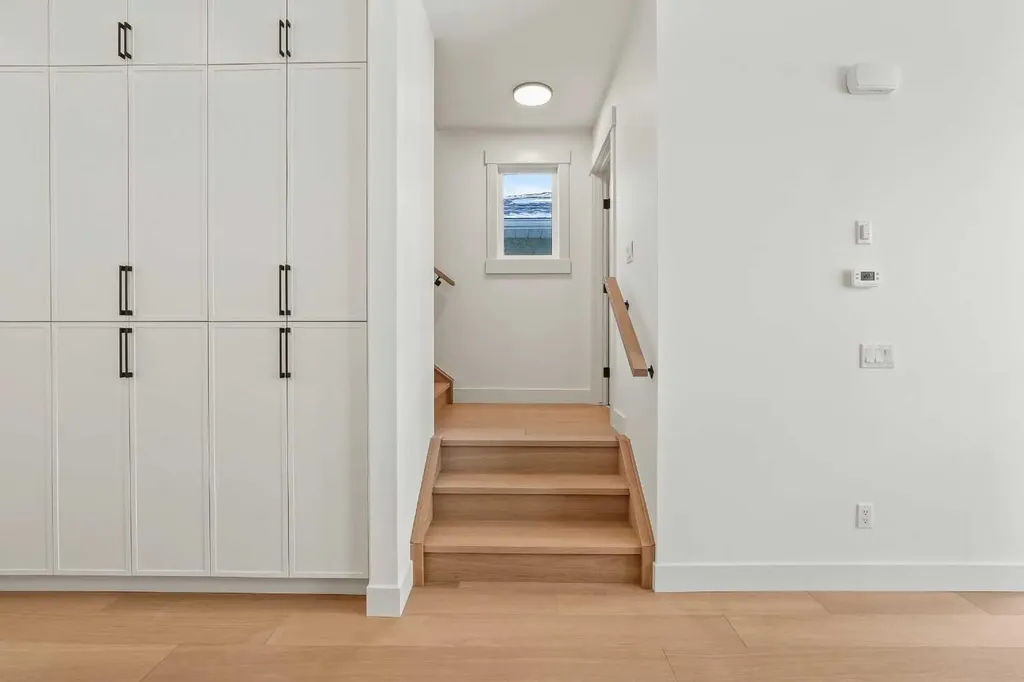 2421 25 Avenue NW Calgary AB T2M 2C6