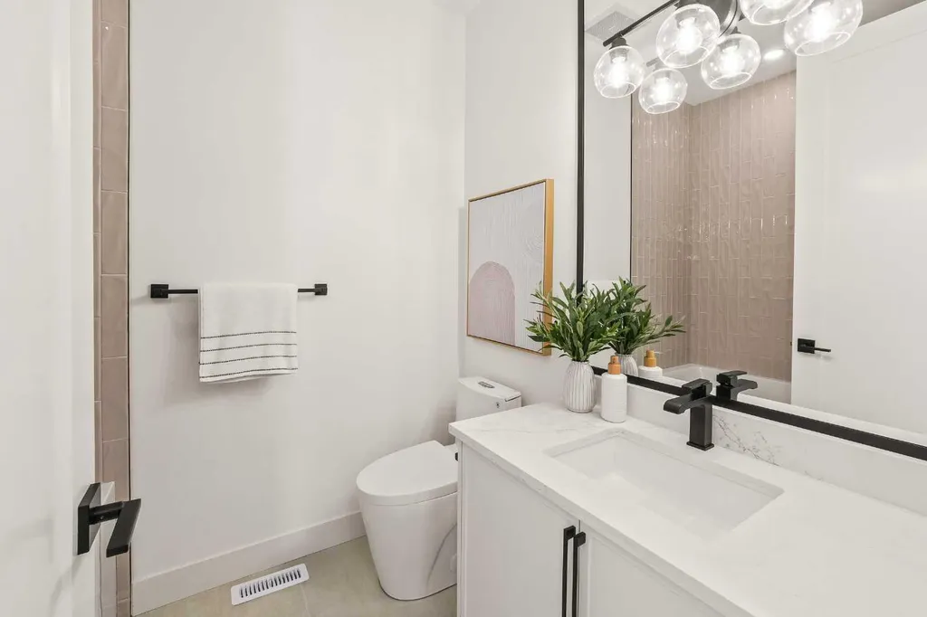 2421 25 Avenue NW Calgary AB T2M 2C6