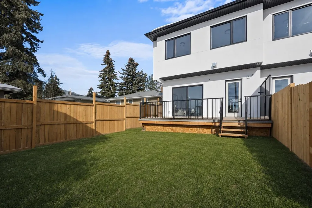2421 25 Avenue NW Calgary AB T2M 2C6