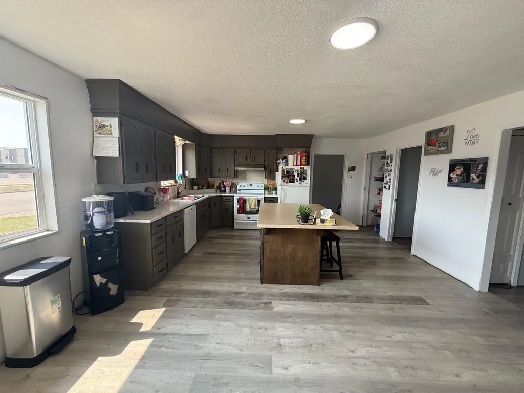 10202 99 Avenue La Crete AB T0H2H0