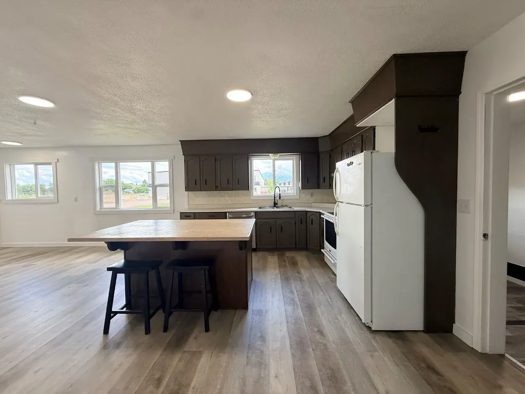 10202 99 Avenue La Crete AB T0H2H0