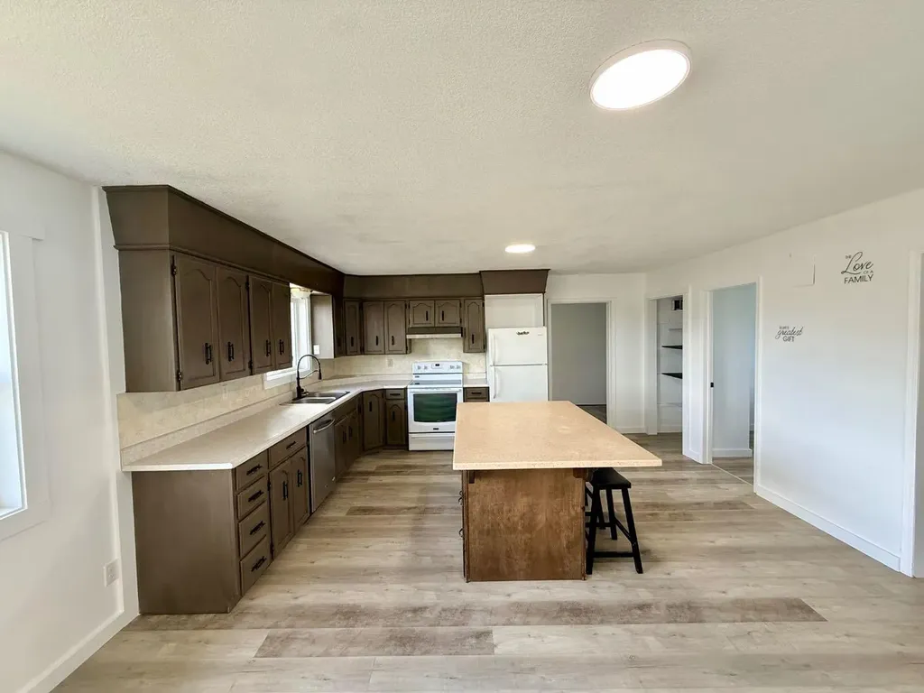 10202 99 Avenue La Crete AB T0H2H0