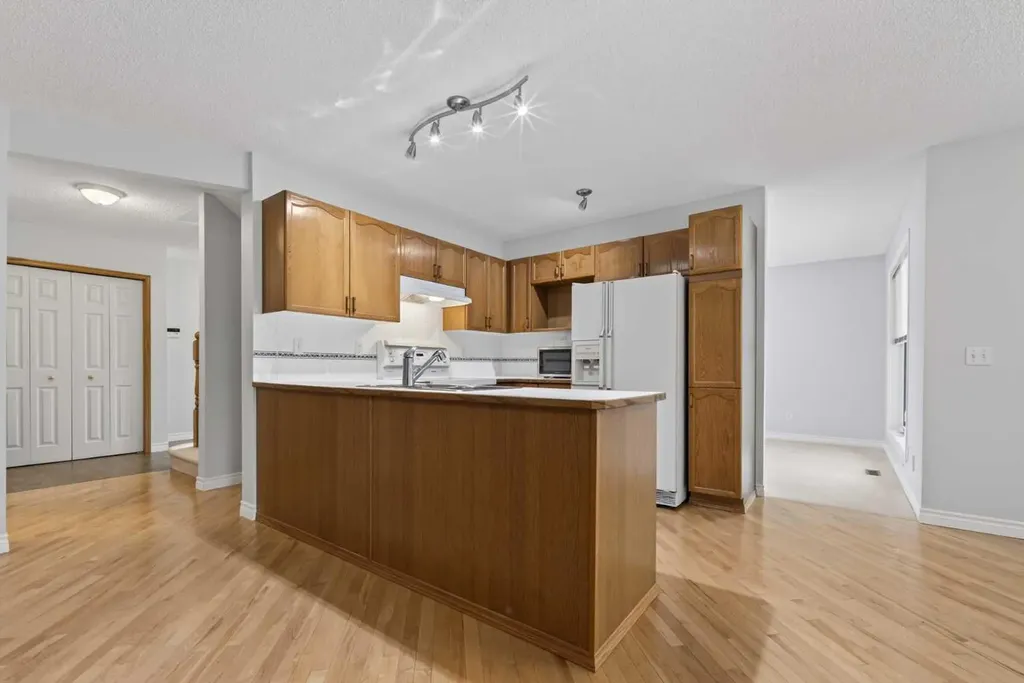 88 Scenic Gardens NW Calgary AB T3L 1Y6