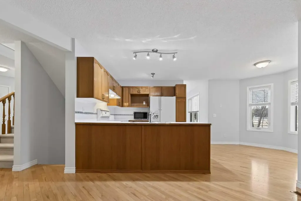 88 Scenic Gardens NW Calgary AB T3L 1Y6