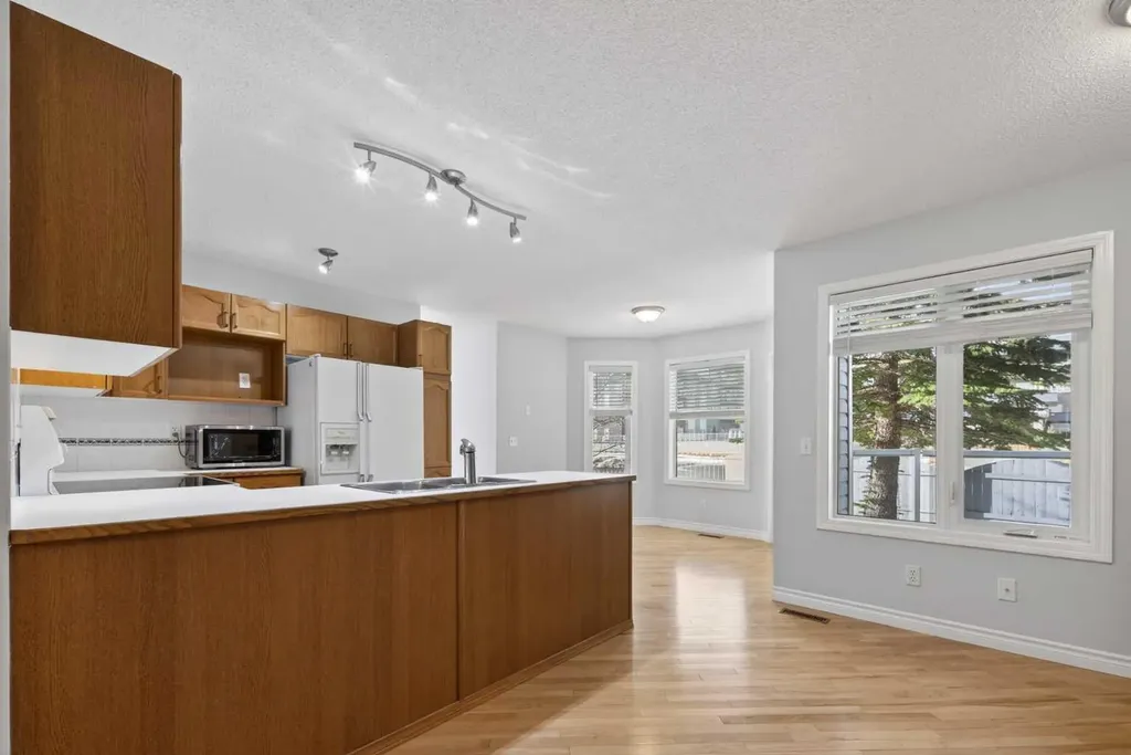 88 Scenic Gardens NW Calgary AB T3L 1Y6