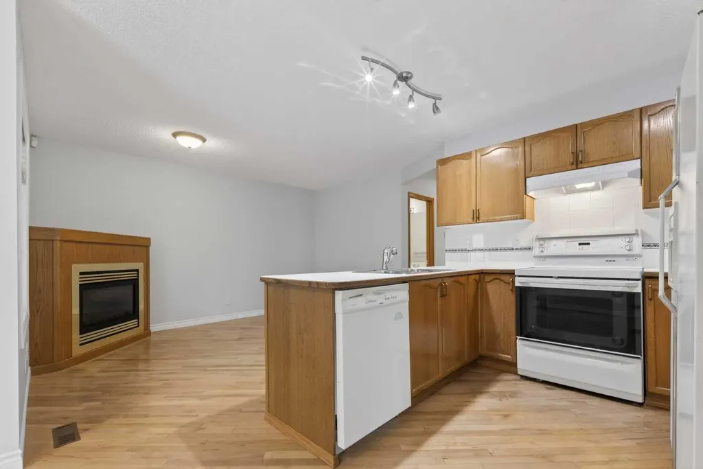88 Scenic Gardens NW Calgary AB T3L 1Y6