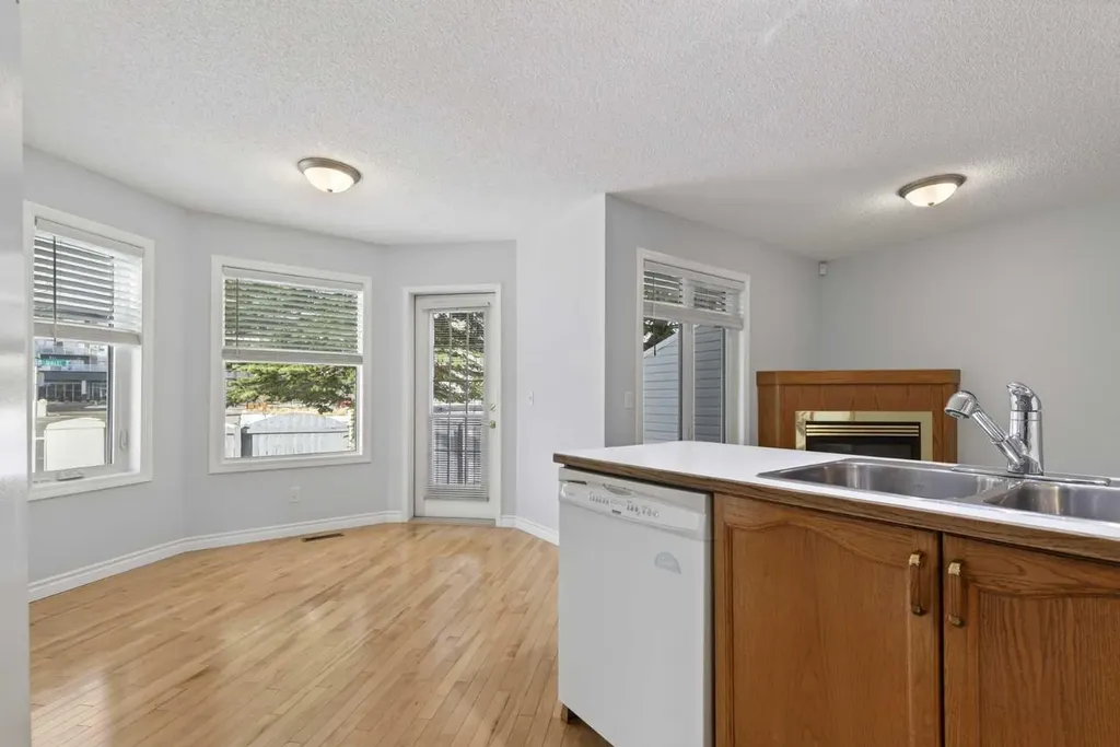 88 Scenic Gardens NW Calgary AB T3L 1Y6