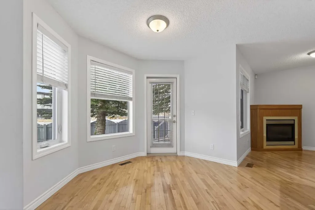 88 Scenic Gardens NW Calgary AB T3L 1Y6
