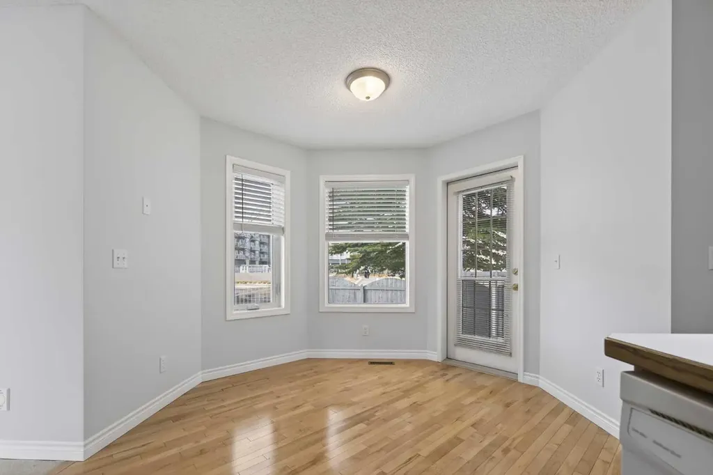 88 Scenic Gardens NW Calgary AB T3L 1Y6
