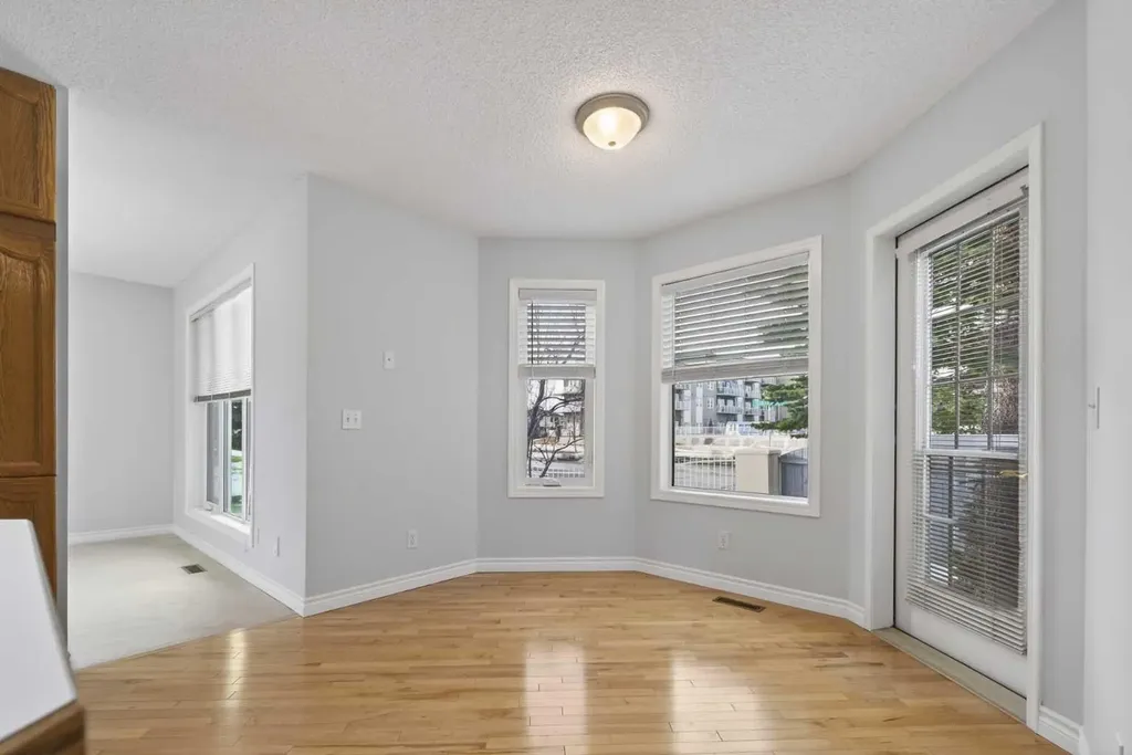88 Scenic Gardens NW Calgary AB T3L 1Y6