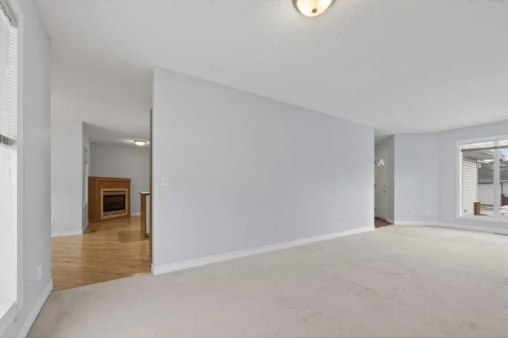 88 Scenic Gardens NW Calgary AB T3L 1Y6