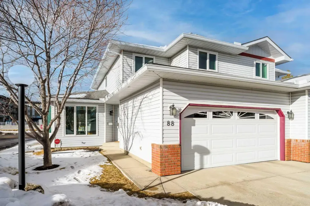 88 Scenic Gardens NW Calgary AB T3L 1Y6