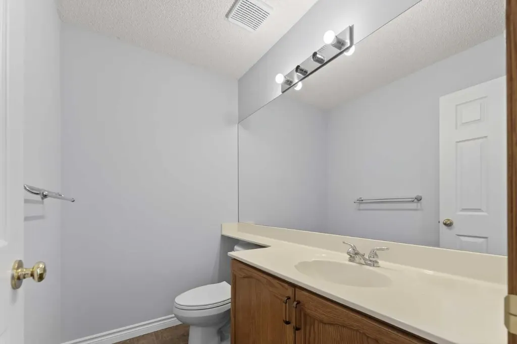 88 Scenic Gardens NW Calgary AB T3L 1Y6