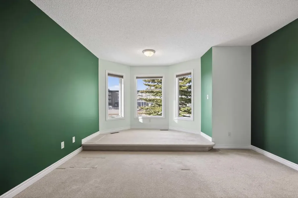 88 Scenic Gardens NW Calgary AB T3L 1Y6