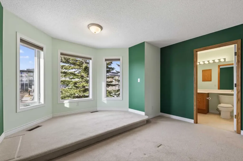 88 Scenic Gardens NW Calgary AB T3L 1Y6