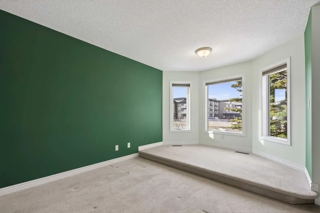 88 Scenic Gardens NW Calgary AB T3L 1Y6