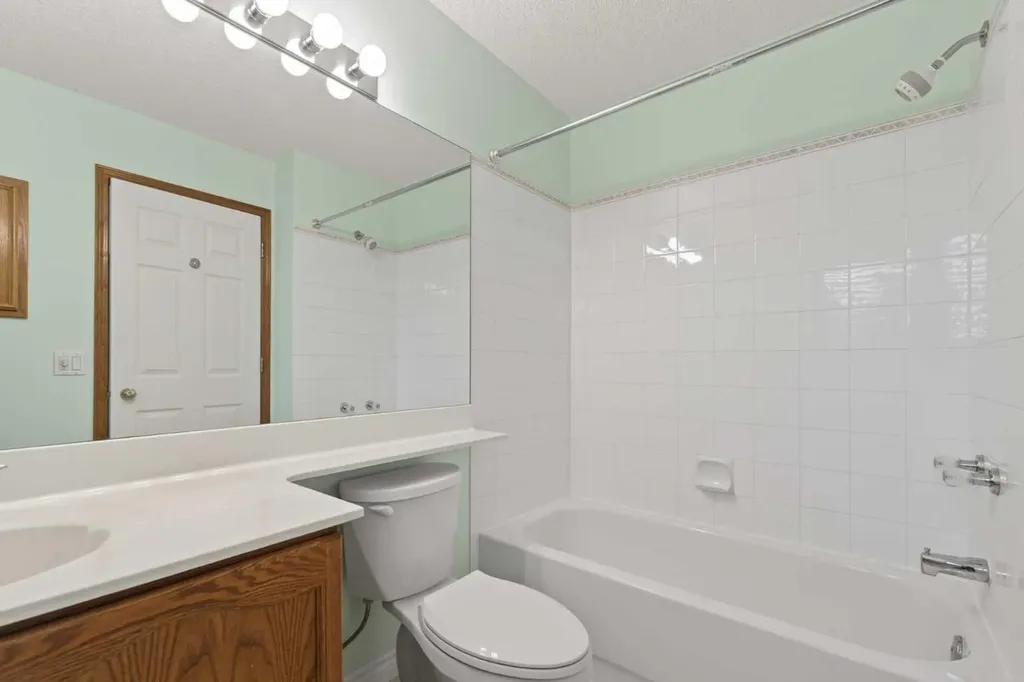 88 Scenic Gardens NW Calgary AB T3L 1Y6